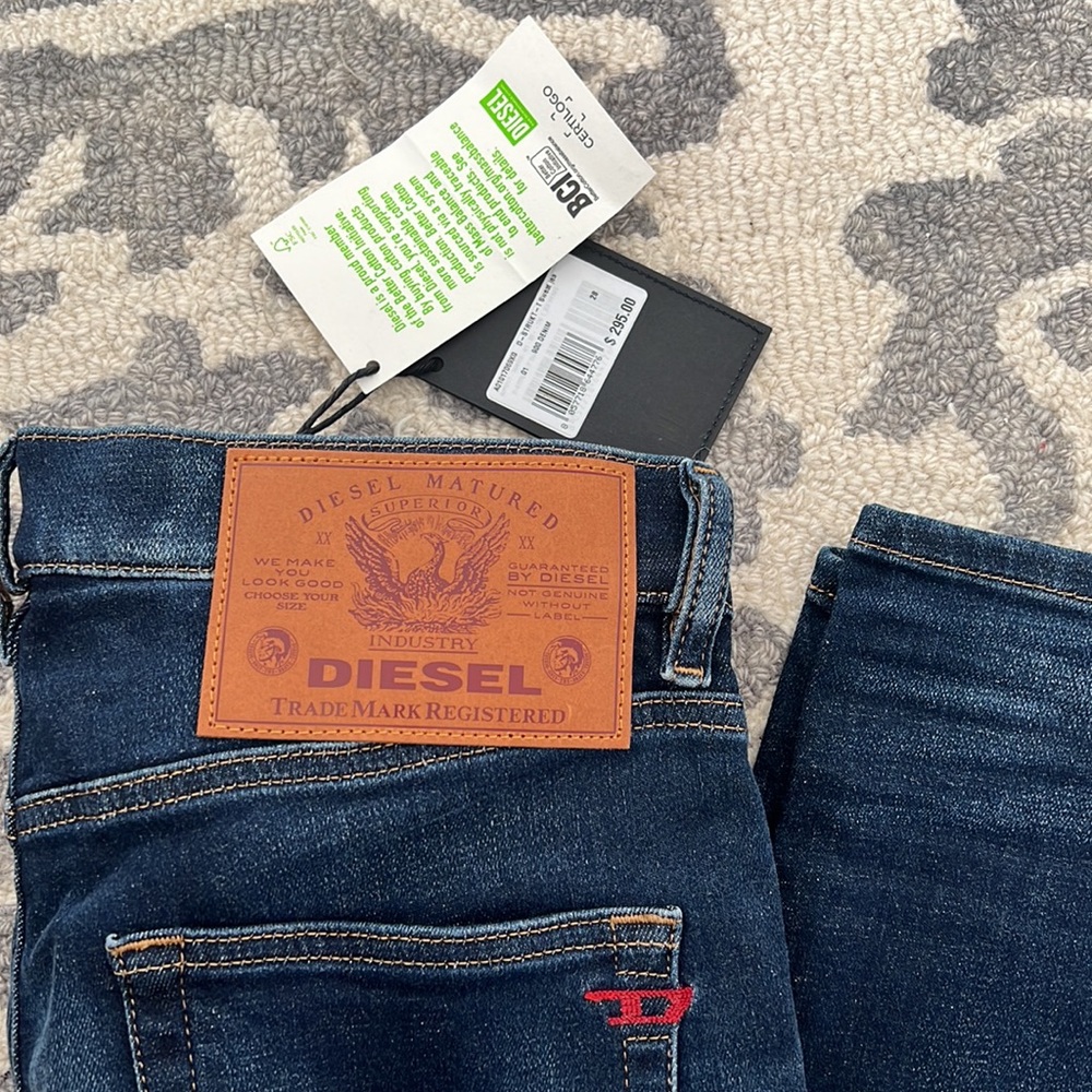 DIESEL D-STRUKT JOGG SLIM JEANS. NEW